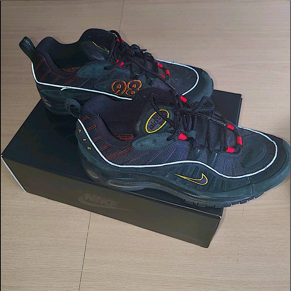 Air max ‘98 graphics’ Size 9 , 9.5/10 condition